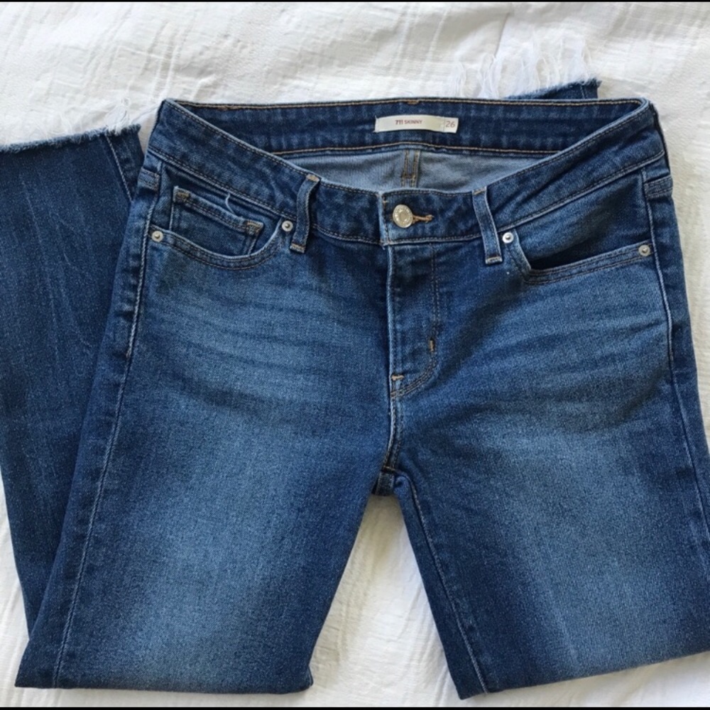 Levi’s 711 skinny cutoff size 26